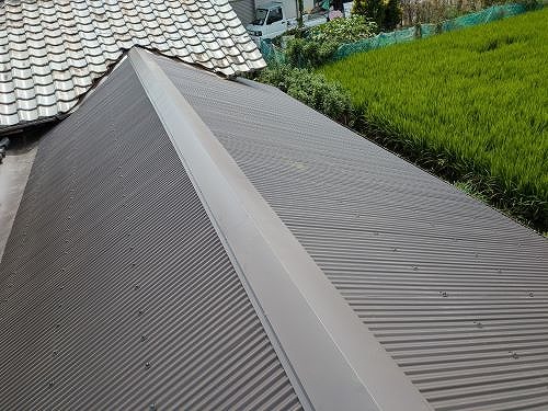 福山市にて倉庫内で雨漏りの為、板金取替や波板葺き替え工事