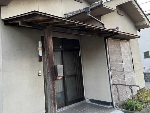 福山市にて羽子板付き束石を使用した玄関ポーチ支柱修理アフター