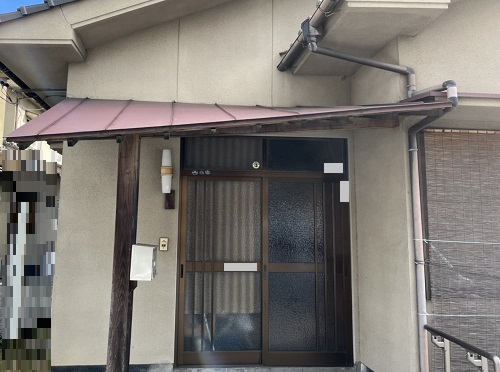 福山市にて羽子板付き束石を使用した玄関ポーチ支柱修理工事前