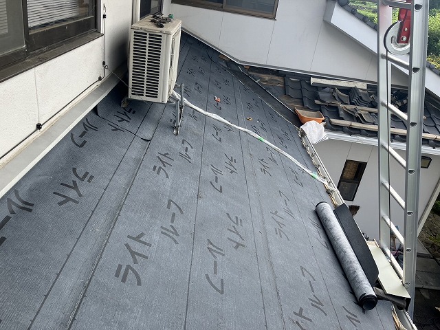 防水紙を敷いた屋根