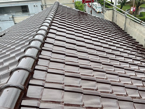 福山市で雨漏りするセメント瓦屋根を葺き替えるリフォーム工事完了