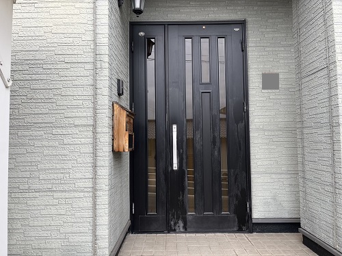 福山市にてカバー工法で玄関ドア交換にYKKAP『ドアリモ』を採用！ビフォー