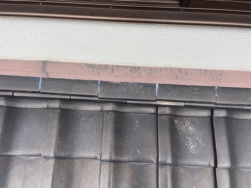 福山市で抜け落ちた下屋根のかべ熨斗瓦２枚を応急処置作業完了