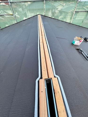 尾道市のカバー工法でIG工業スーパーガルテクトを採用した屋根工事換気棟施工の準備