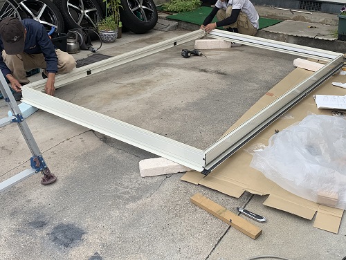 福山市でカバー工法を用いた窓リフォーム工事にLIXI『リプラス』新設枠の組立