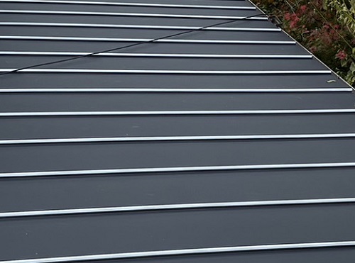 福山市にて屋根カバー工法を用いてカラーベスト屋根から金属屋根ガルバリウム鋼板屋根へ屋根リフォーム工事下屋根アフター