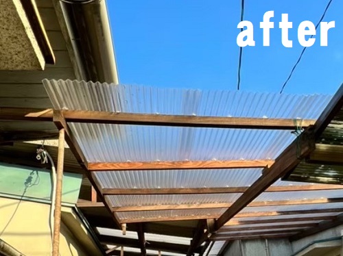 福山市の雨漏りするテラス屋根修理でポリカーボネート製波板を使用建物と建物の間の波板屋根交換アフター