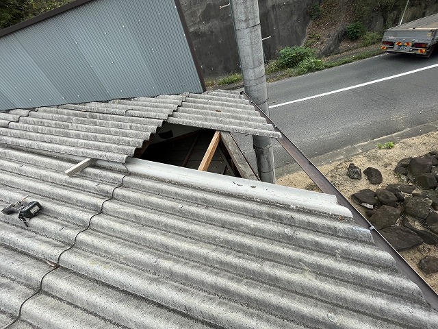 既存屋根をめくった状態