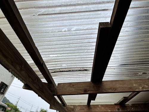 福山市にてタキロンシーアイ『ポリカナミイタ』でテラス屋根交換工事前の無料調査木下地の腐食