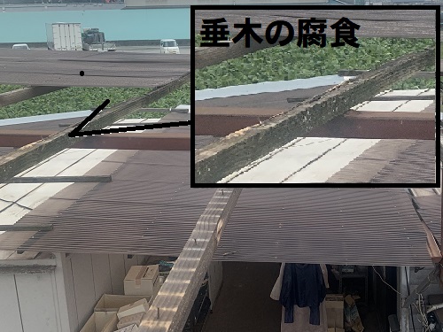 福山市にてプレハブ倉庫屋根工事で強風で飛散したポリカ波板を鉄板波板へ無料調査垂木の腐食