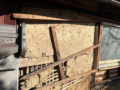 福山市でヨドコウの『ヨドプリント』を使用した外壁張り替え工事既存外壁を撤去後の木下地の劣化