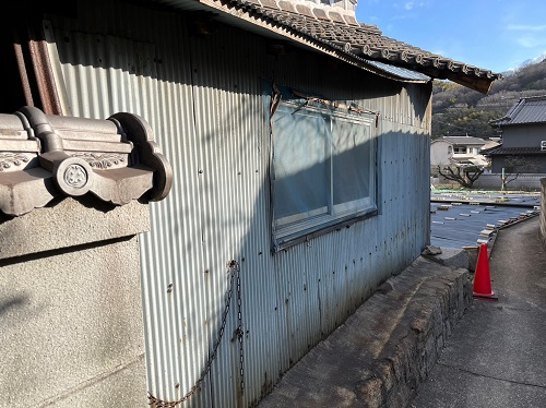 福山市で倉庫の外壁波板トタンをヨドコウ『ヨドプリント』で改修工事ビフォー