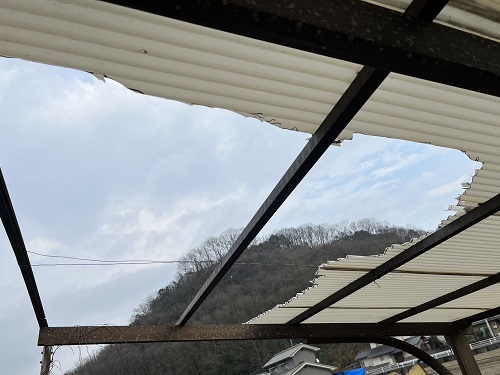 福山市にて塩ビ製波板が飛んだカーポート屋根材取り外し工事無料調査