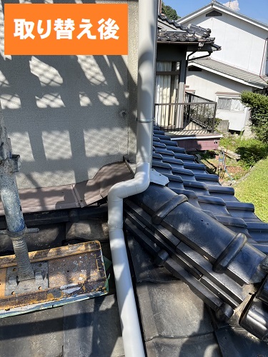 福山市にて戸建住宅大屋根の変形して雨水漏れする雨樋の交換工事竪樋這樋の交換後