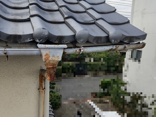 福山市雨水が溢れる錆びた雨樋調査
