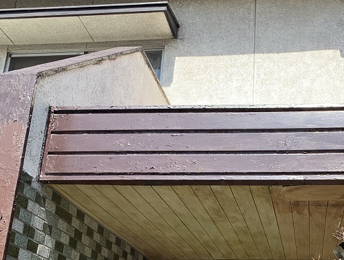 福山市にてガルバリウム鋼板で雨漏りする玄関屋根リフォーム前調査パラペット