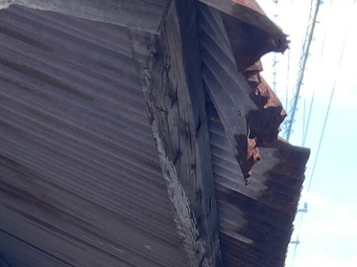 福山市ボロボロになった倉庫の屋根
