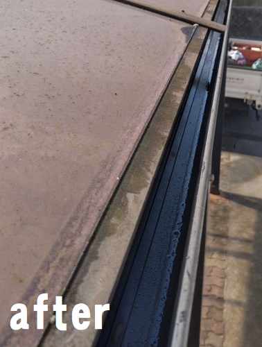 福山市にて破損したストックヤード屋根交換とカーポート雨どい工事カーポートの軒樋掃除後