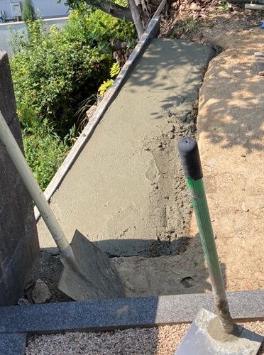 福山市外構工事アルミ製フェンス設置基礎のコンクリート流した後
