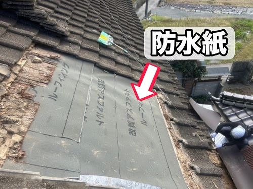 尾道市にて母屋と離れを繋ぐ陸谷の板金から雨漏り！修繕工事をしました