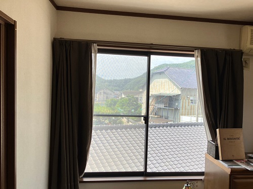 福山市にて先進的窓リノベ事業の補助金を活用した内窓リフォーム工事寝室遮熱ガラスビフォー
