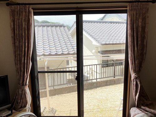 福山市にて先進的窓リノベ事業の補助金を活用した内窓リフォーム工事リビング遮熱ガラスビフォー