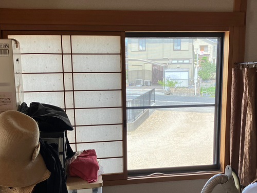 福山市にて先進的窓リノベ事業の補助金を活用した内窓リフォーム工事リビング遮熱仕様フロストガラスビフォー
