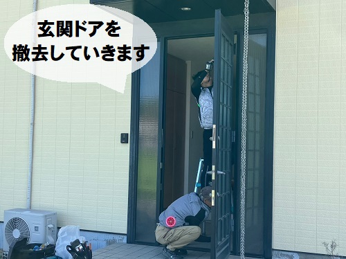 福山市でリクシル『リシェント』の玄関ドアリフォーム工事既存玄関ドアを撤去