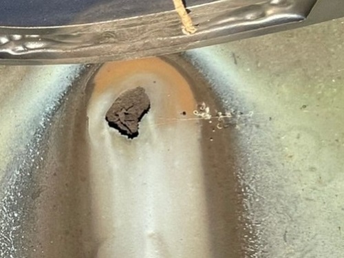 福山市の日本家屋にて毛細管現象で発生した雨漏り調査庇銅板の穴あき