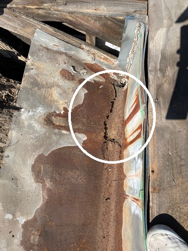 福山市雨漏り修理工事錆がまわり孔の開いた谷板金