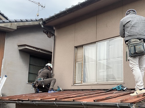 福山市で錆びた瓦棒屋根をガルバリウム鋼板屋根へリフォーム工事屋根材撤去解体